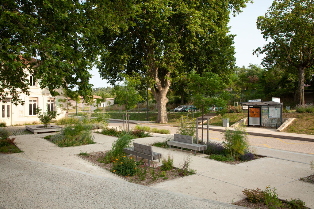 #65 – Places Charlemagne et Bourbousson – Upie