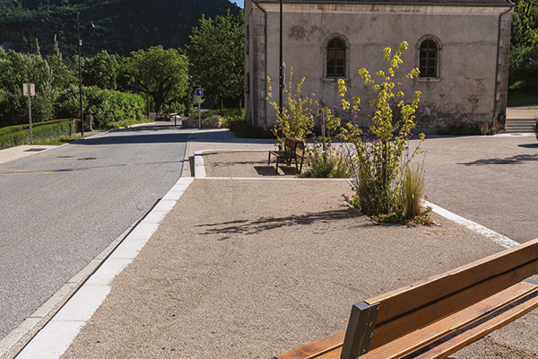 #57 – Place et traversée de village – Romeyer