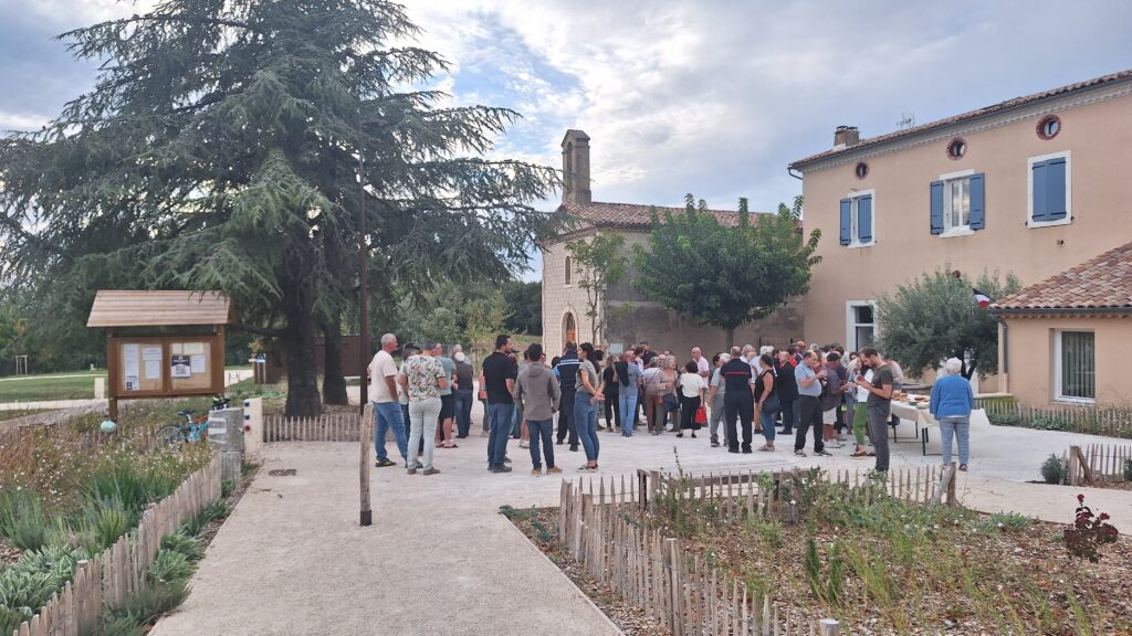 La place Milon Brachet à Salettes : un lieu de vie, de rencontre et de convivialité réaménagé pour les habitants au cœur du village